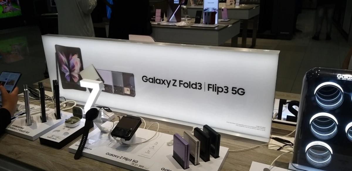 Samsung Galaxy Z-Fold smartphone displayed on a custom acrylic security-tether display stand – electronics display fabrication in Johannesburg