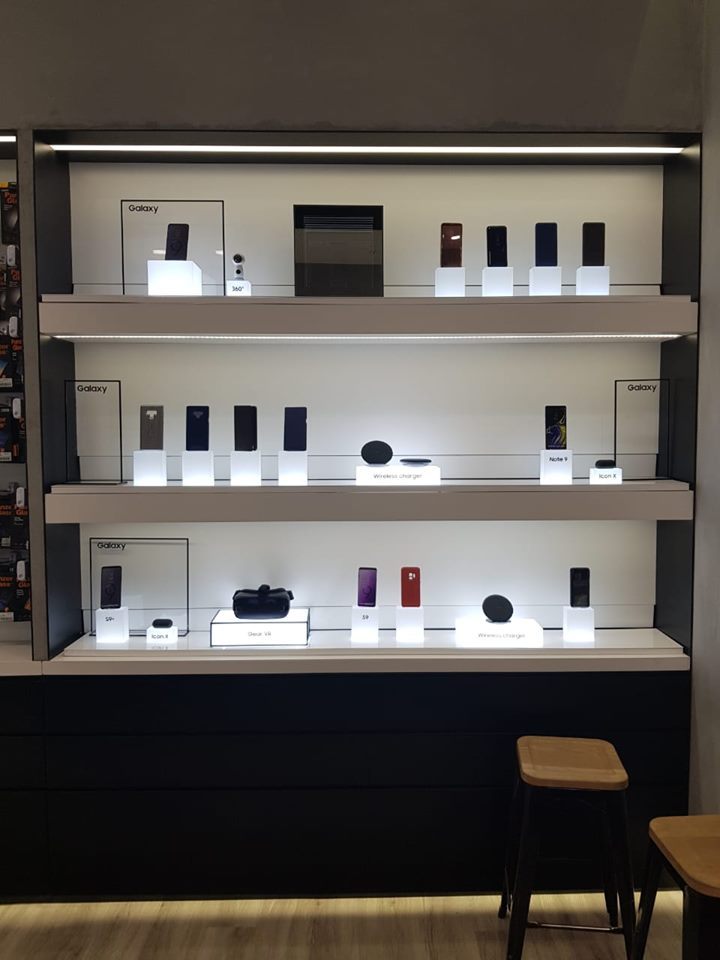 custom acrylic shelves Johannesburg – illuminated shelves