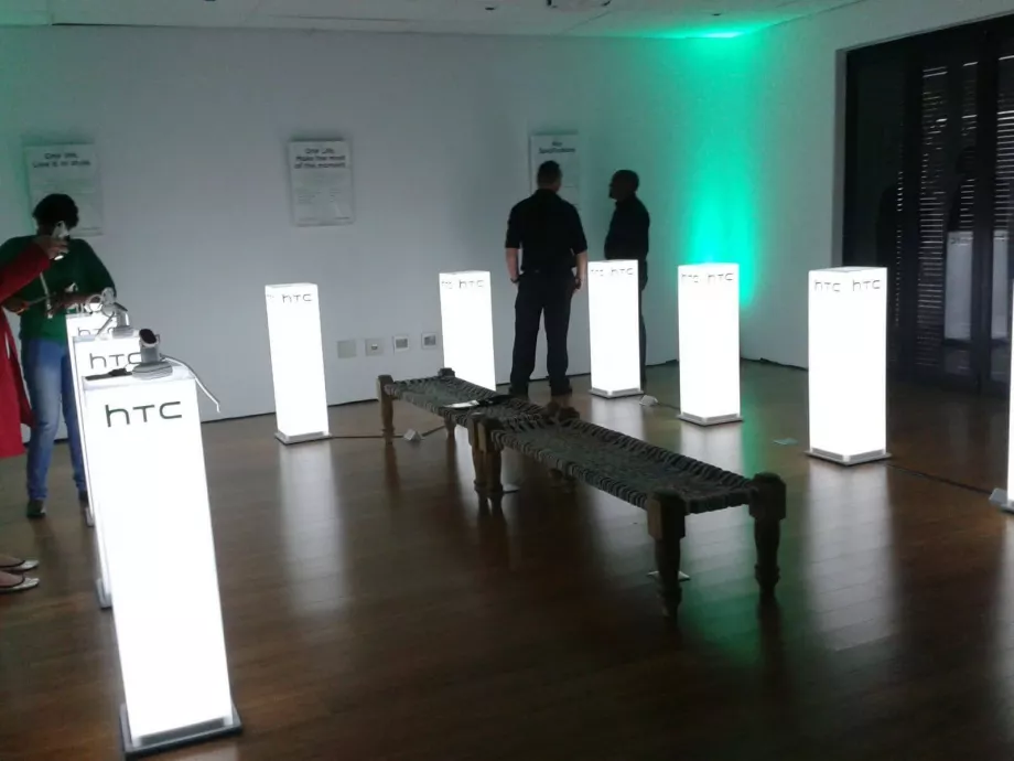 illuminated acrylic plinth for retail window display
